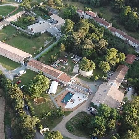 Gite De St Hilaire Soubise Exteriör bild